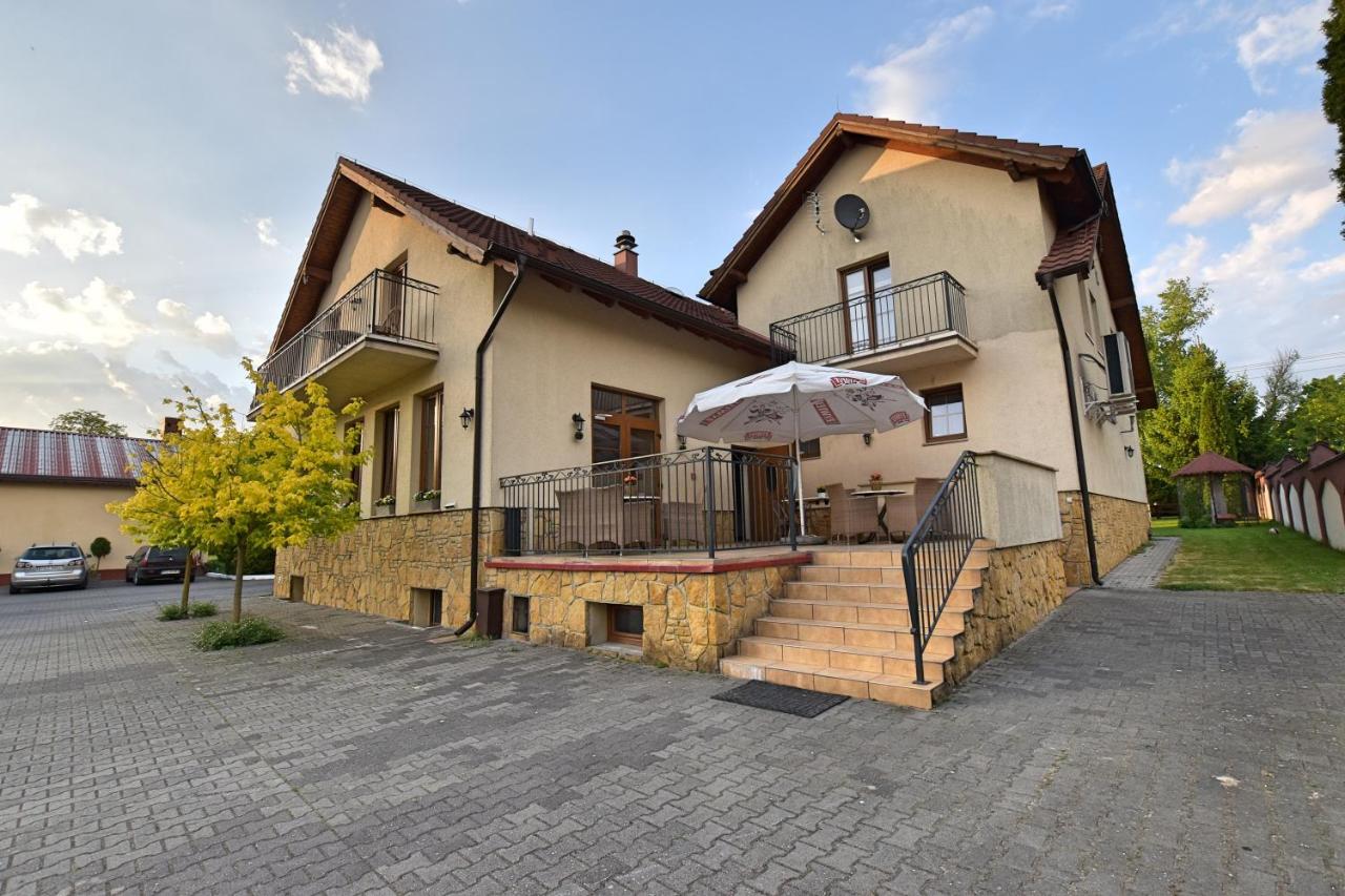 Hotel Radzewice 外观 照片